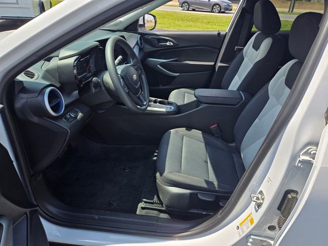 Used 2024 Chevrolet Trax LS w/ LS Convenience Package image 10