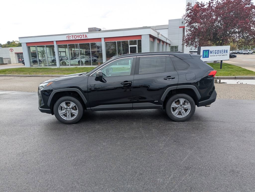 Used 2023 Toyota RAV4 LE AWD/4WD image 2