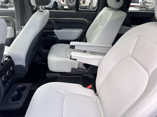 Used 2025 Land Rover Defender 130 X-Dynamic SE AWD/4WD image 17