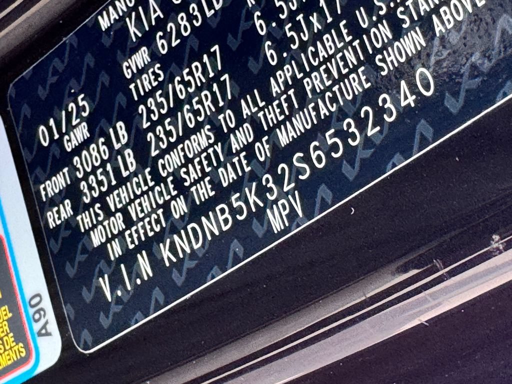 Used 2025 Kia Carnival FWD image 33