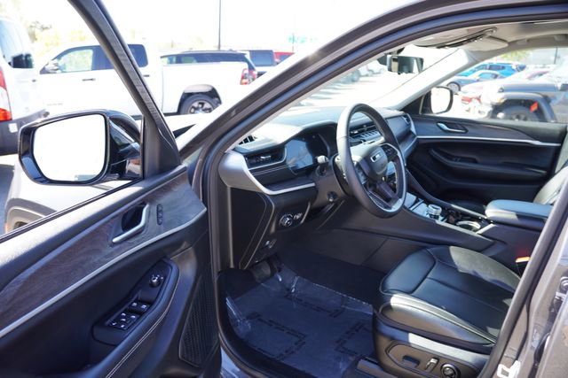 Certified 2023 Jeep Grand Cherokee L Limited w/ Luxury Tech Group II AWD/4WD image 14