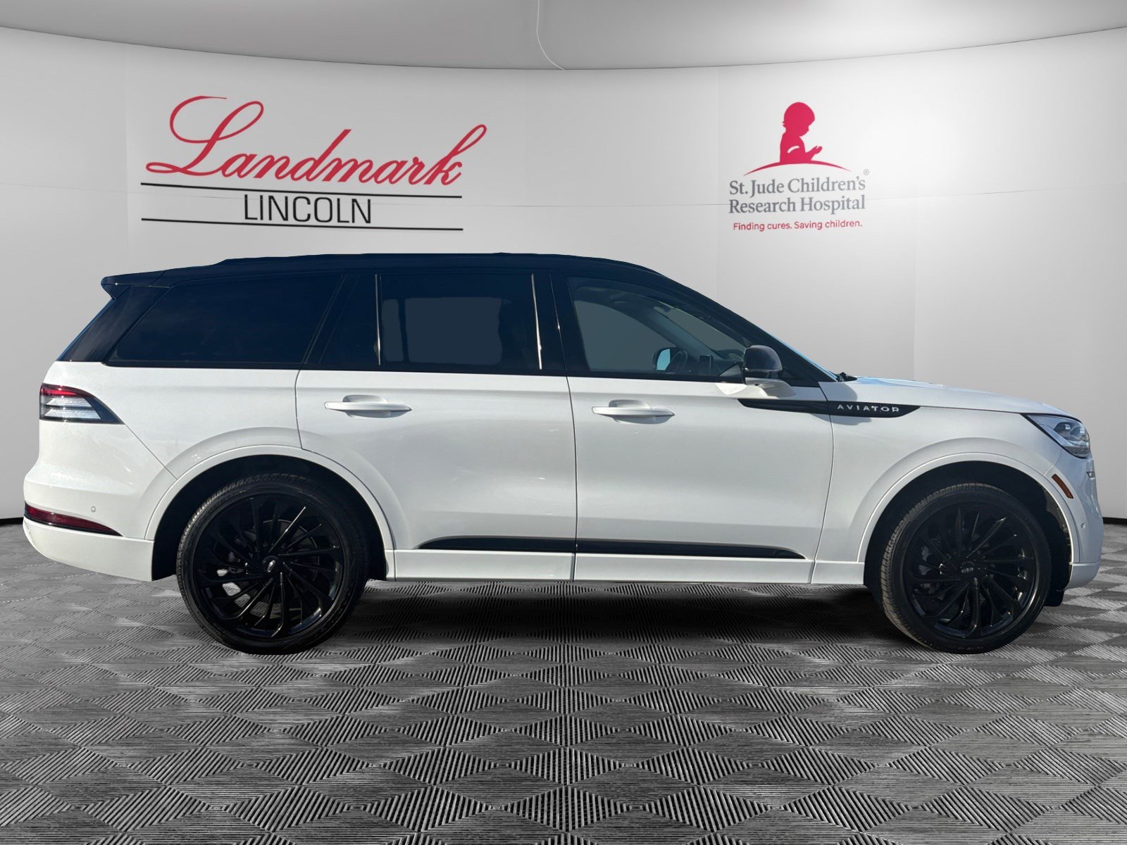 Certified 2023 Lincoln Aviator Black Label image 6
