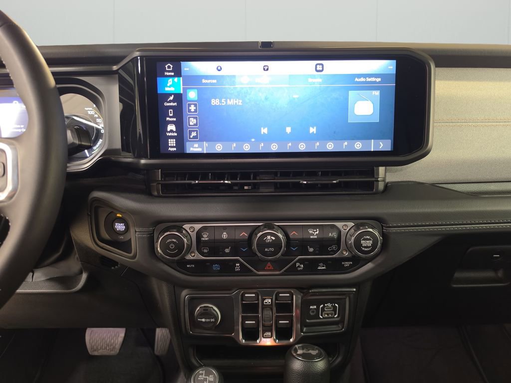 Used 2025 Jeep Wrangler Unlimited Sahara w/ Safety Group image 19