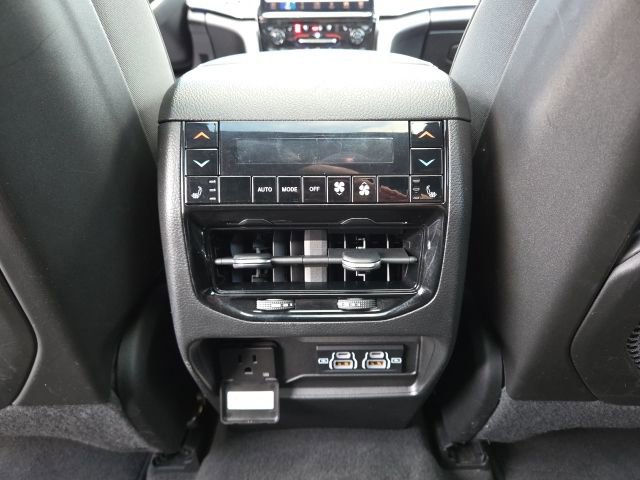 Used 2023 Jeep Grand Cherokee Overland w/ Luxury Tech Group IV image 24