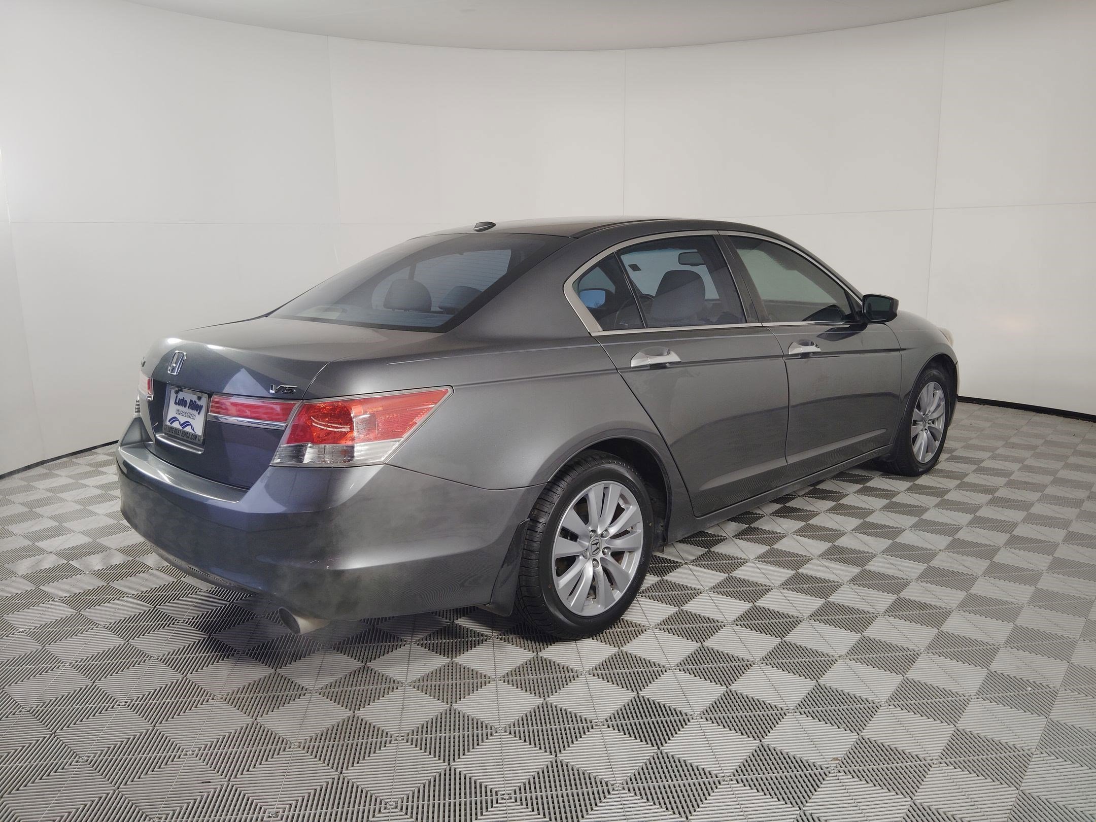 Used 2011 Honda Accord EX-L image 9