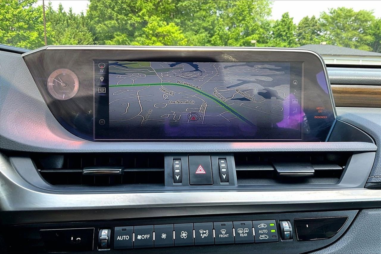 Used 2019 Lexus ES 300h w/ Accessory Package 2 FWD image 13