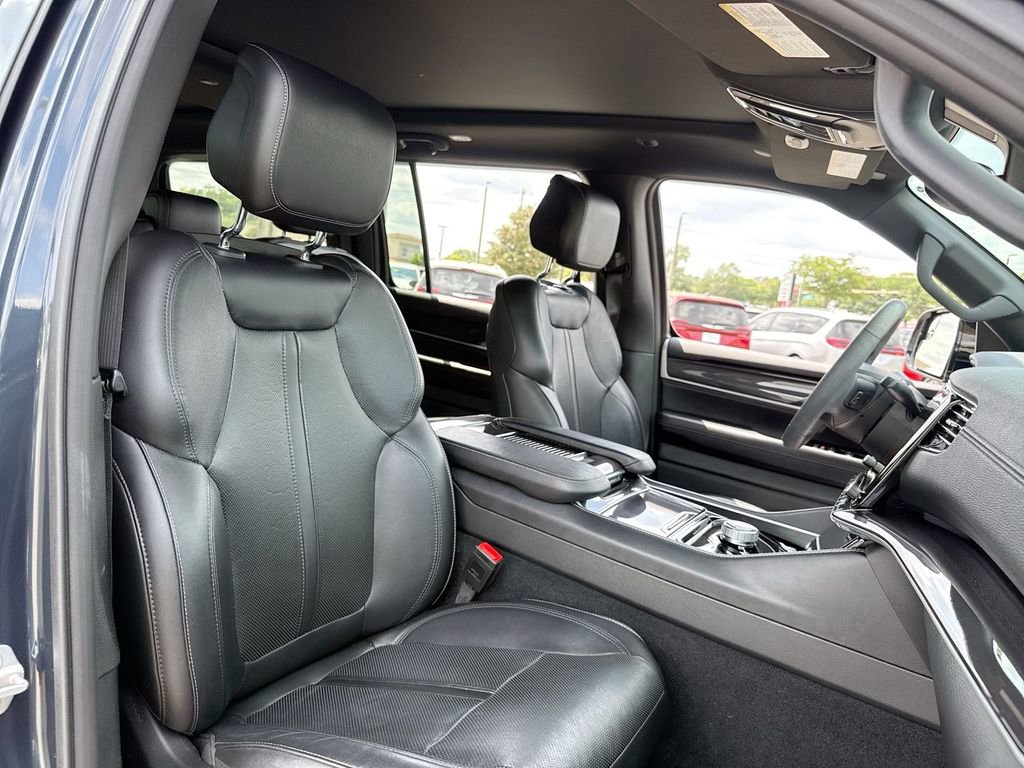 Used 2023 Jeep Wagoneer 2WD w/ Premium Group I image 27