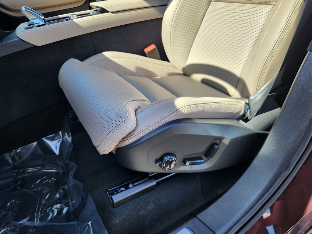 New 2026 Volvo XC90 T8 Ultra w/ Lounge Package image 17