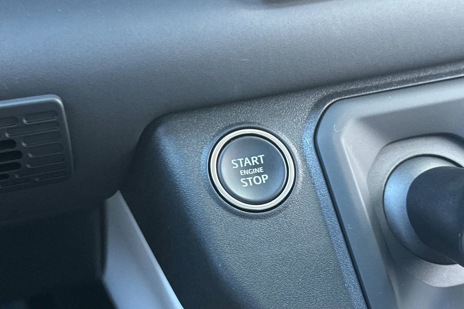 Used 2025 Land Rover Defender 110 S image 34