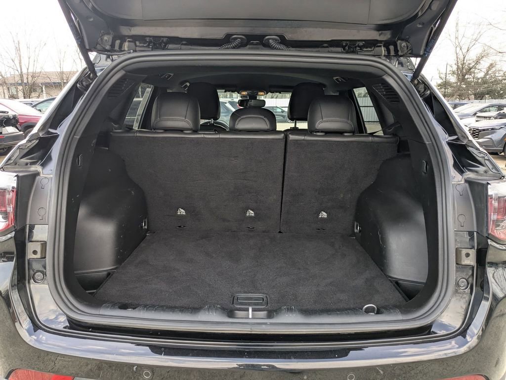 Used 2025 Jeep Compass Limited image 7