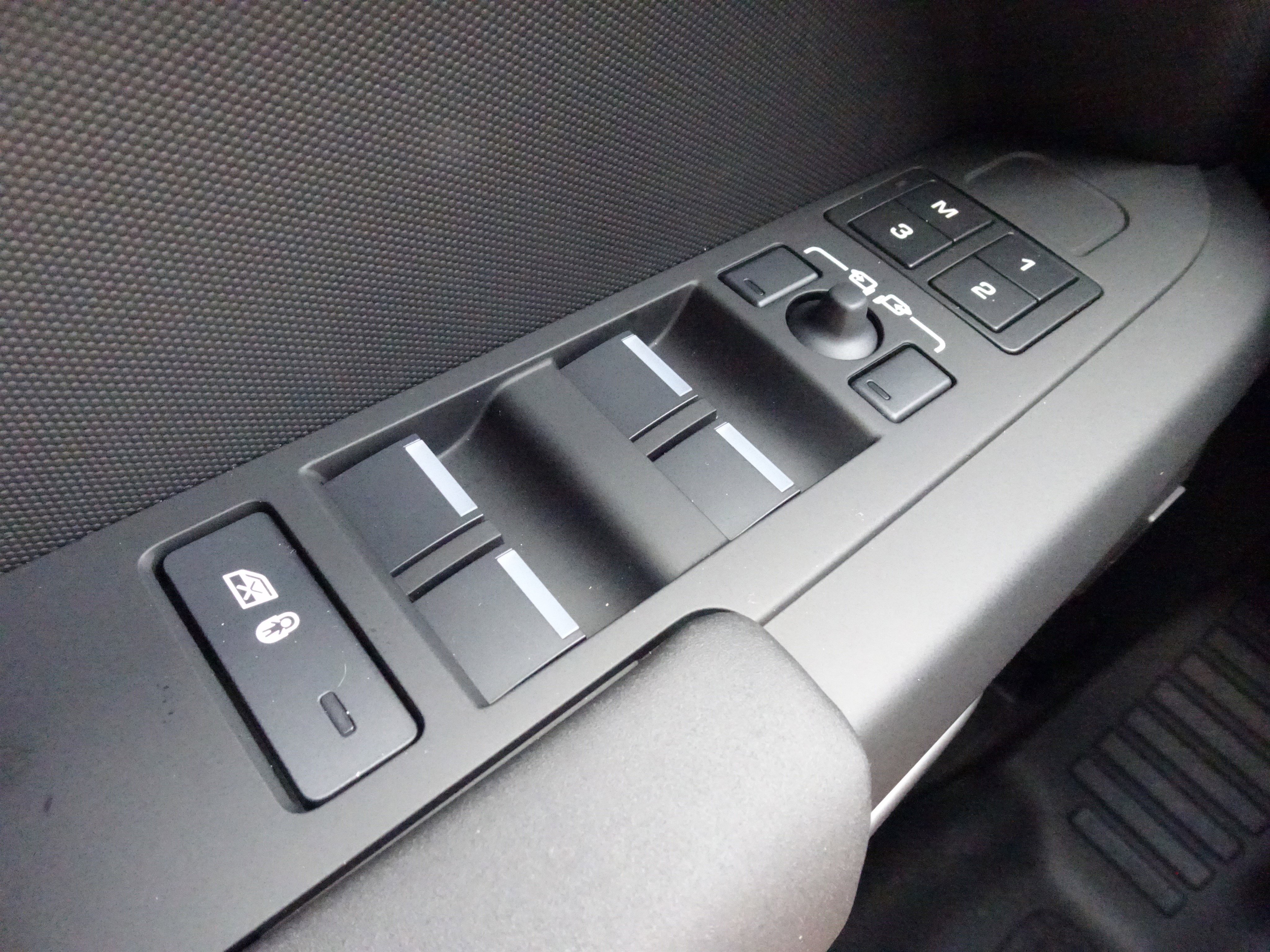 New 2025 Land Rover Defender 110 S image 28