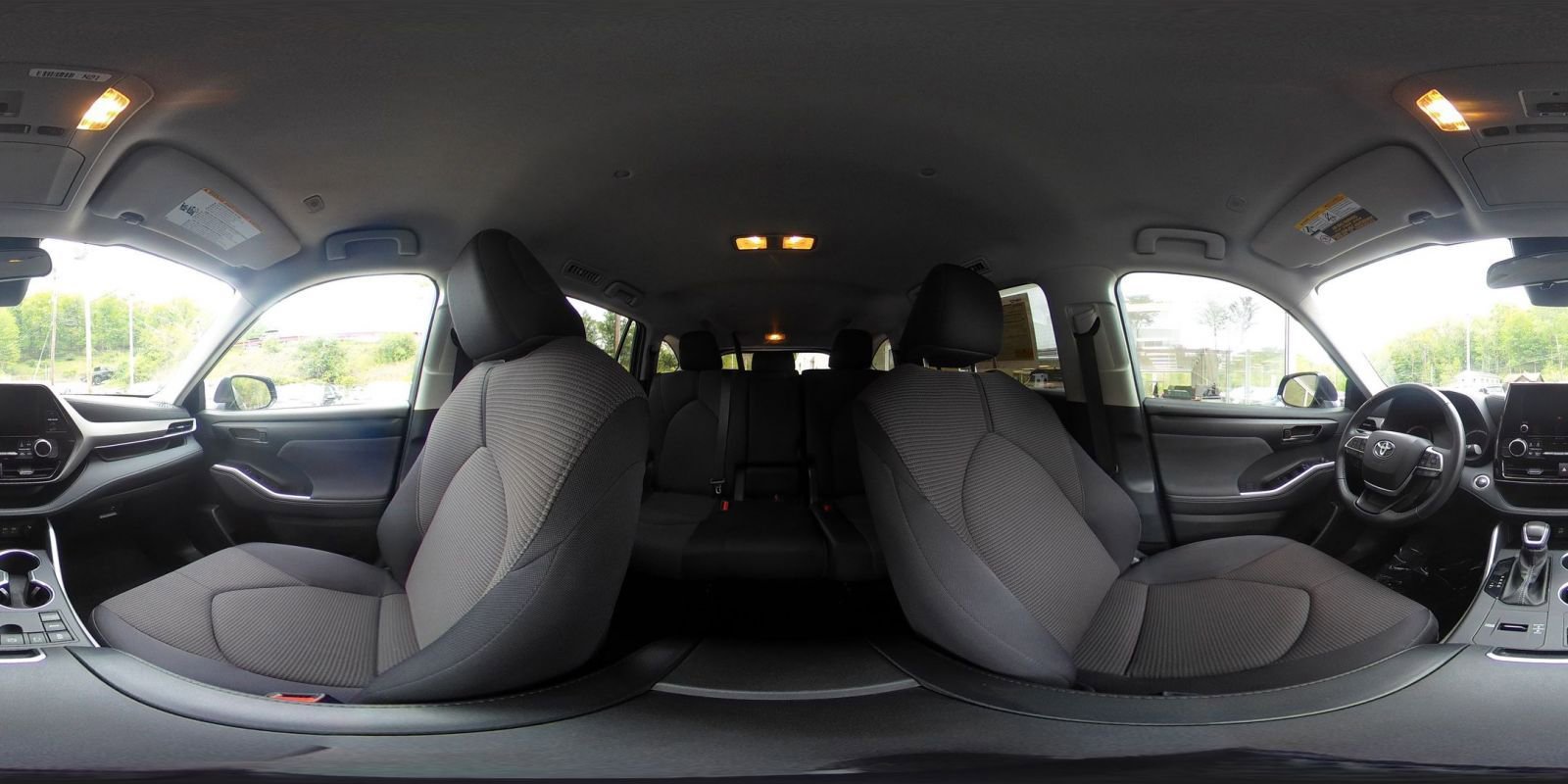 Used 2025 Toyota Highlander LE FWD image 46