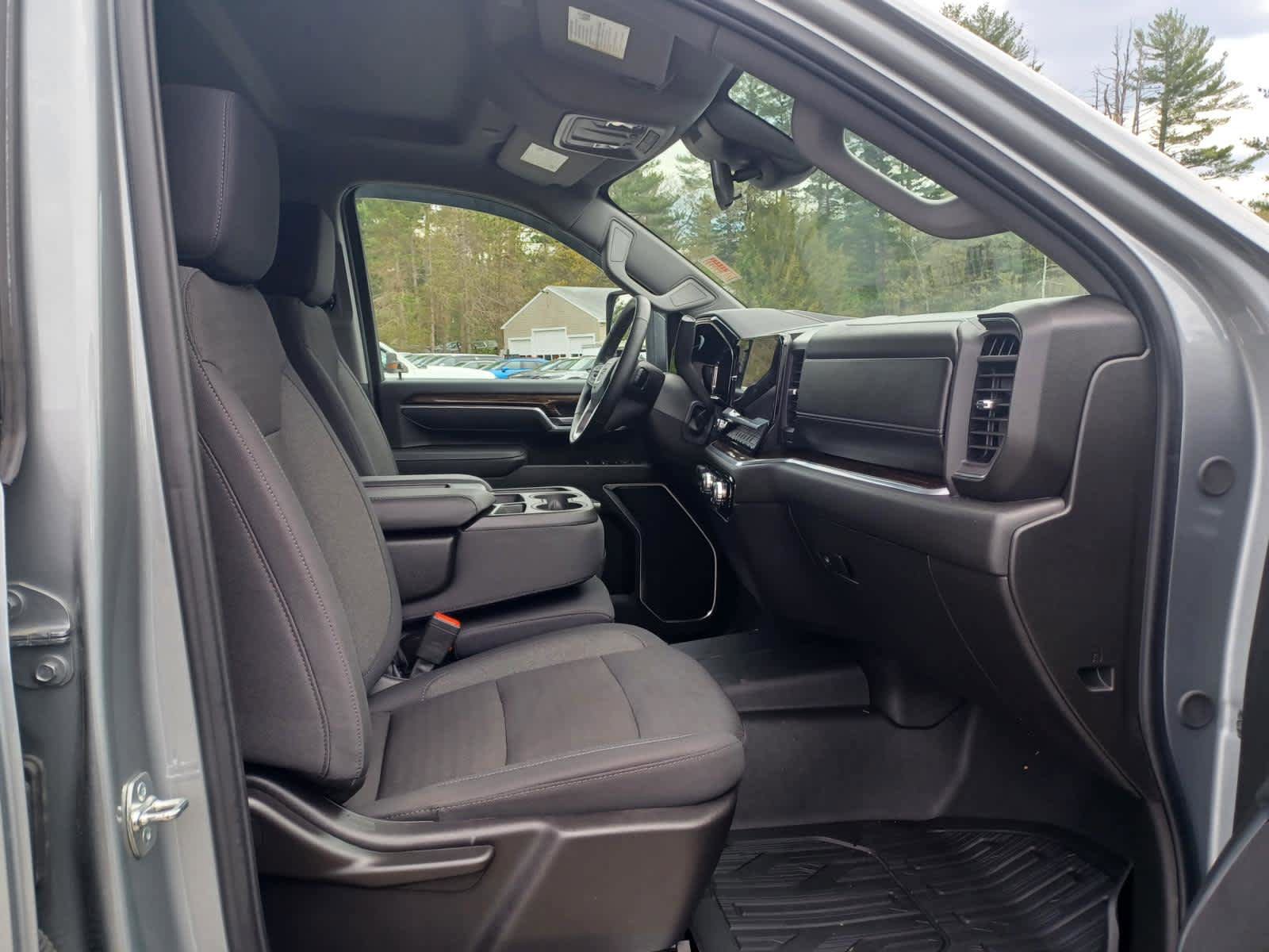 Used 2025 GMC Sierra 2500 SLE w/ SLE Value Package; AWD/4WD image 19