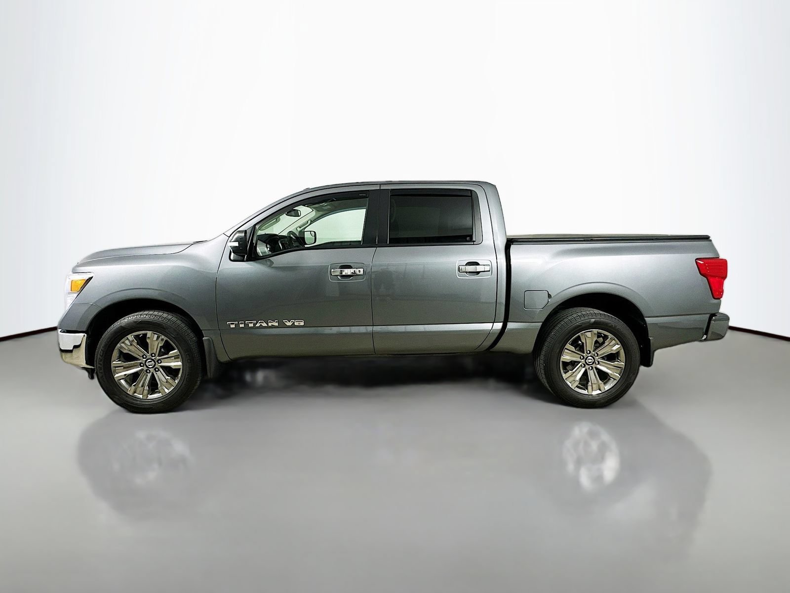 Used 2019 Nissan Titan SV w/ SV Convenience Package AWD/4WD image 8