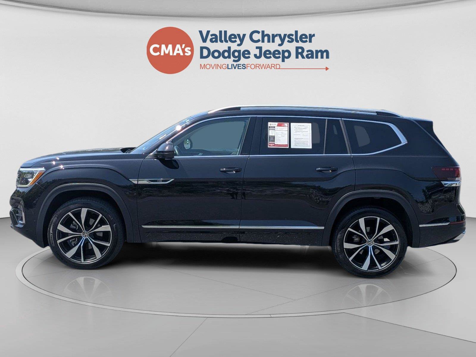 Used 2024 Volkswagen Atlas SEL Premium R-Line AWD/4WD image 2