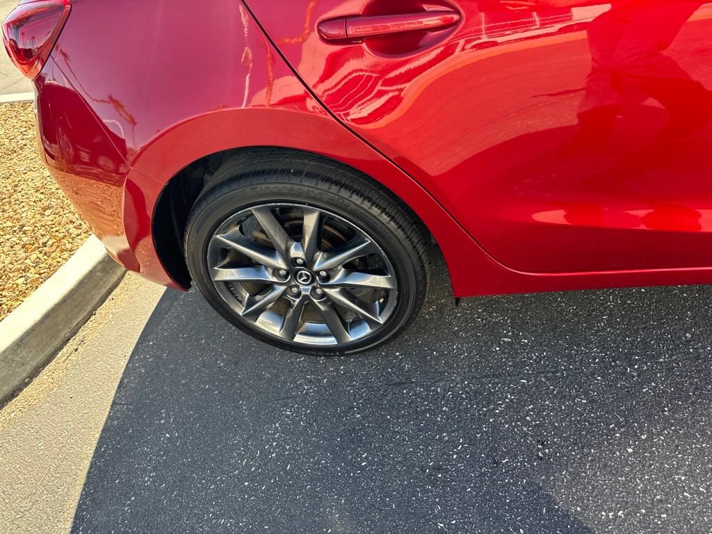 Used 2018 MAZDA MAZDA3 Grand Touring w/ Premium Equipment Package FWD image 22