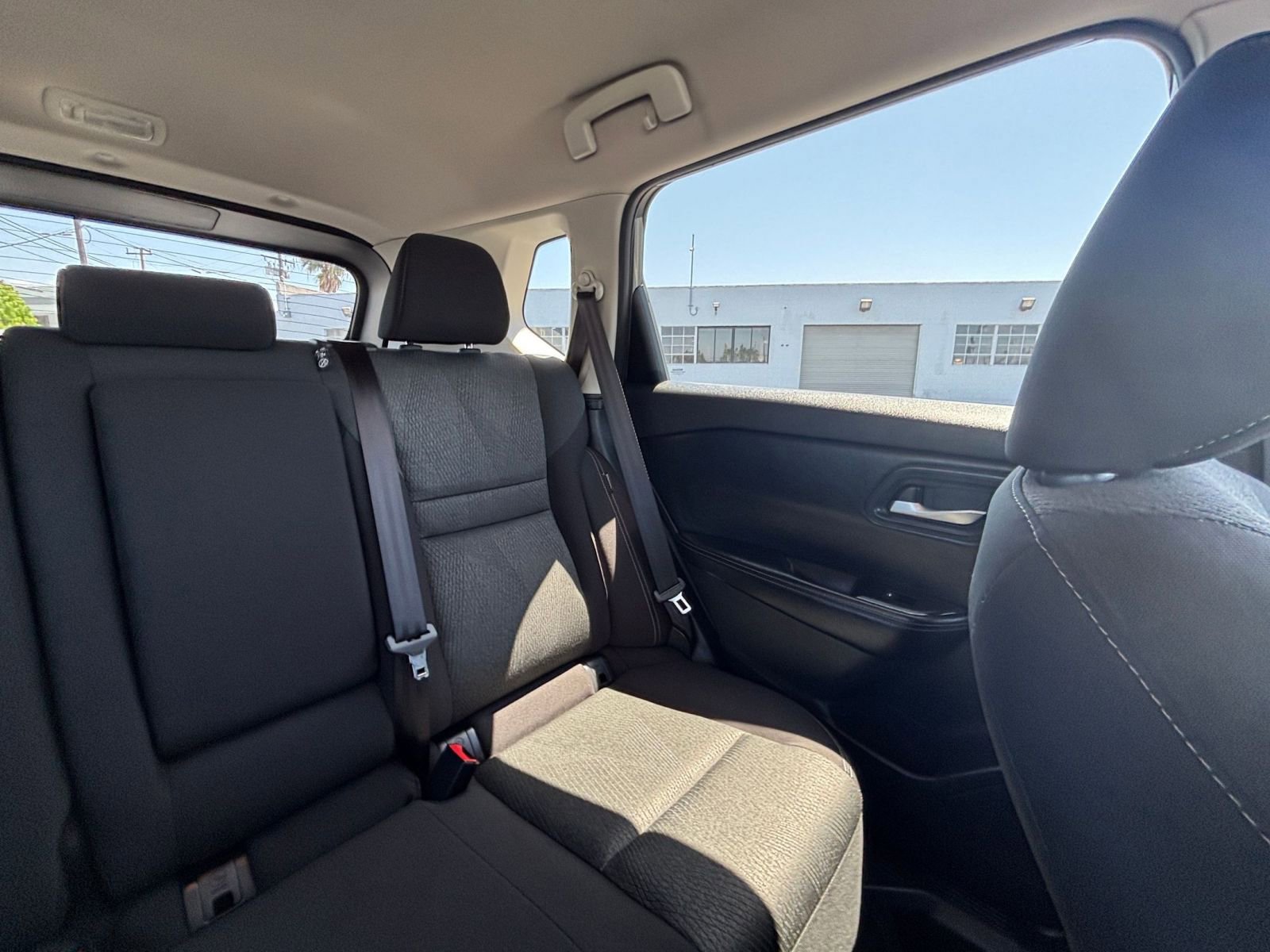 Used 2025 Nissan Rogue SV FWD image 38