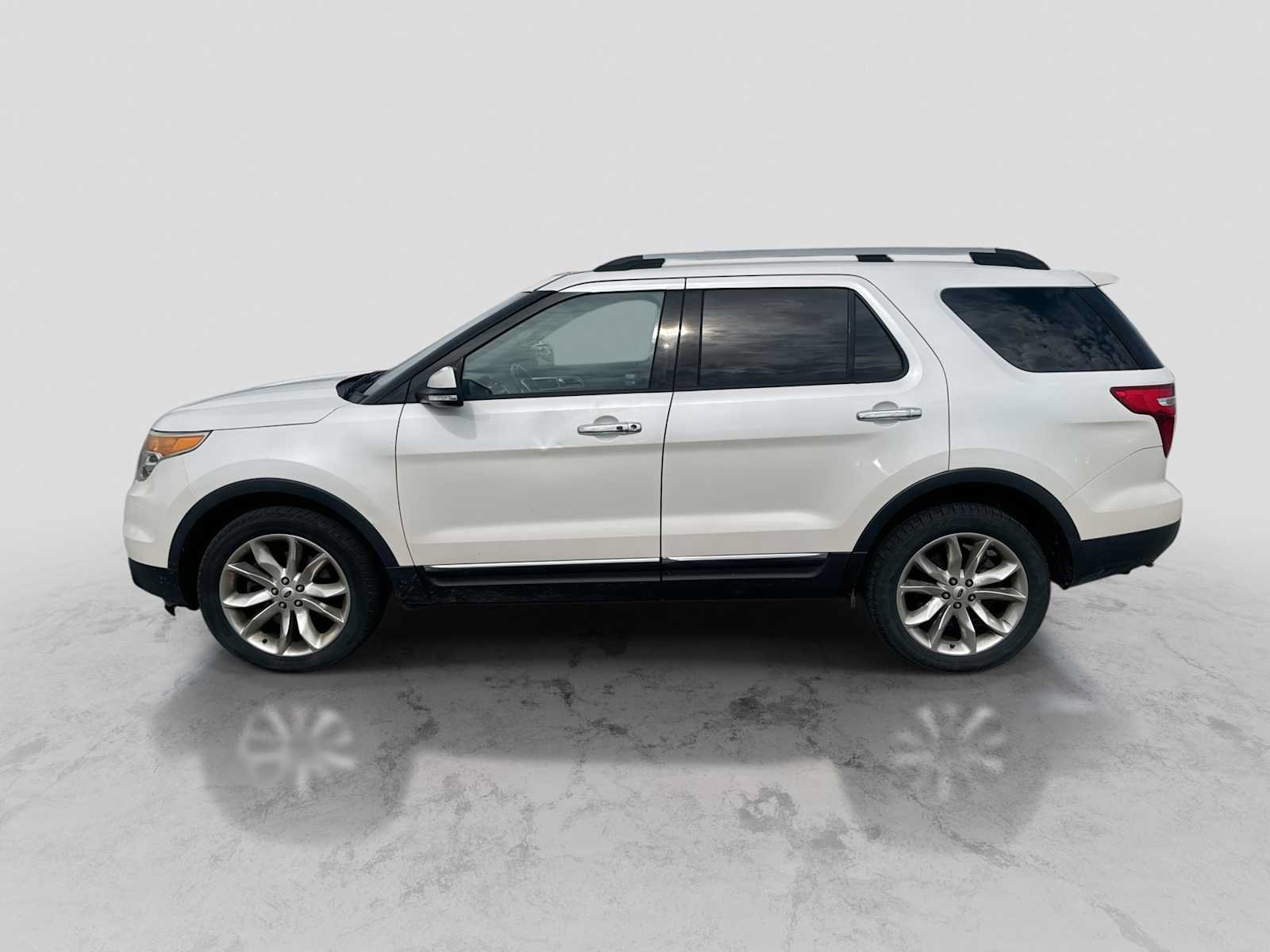 Used 2014 Ford Explorer Limited w/ Equipment Group 301A AWD/4WD image 3