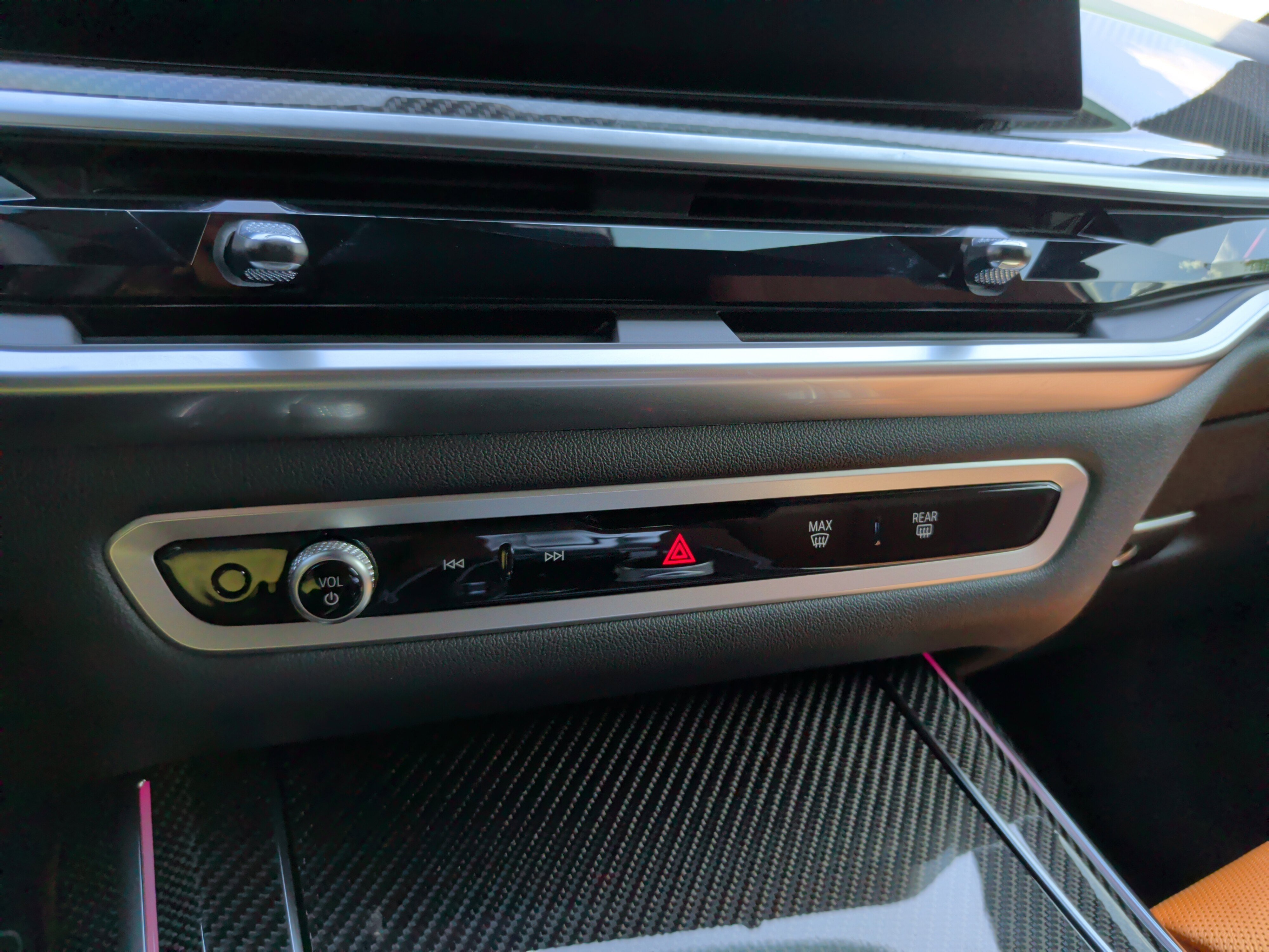 Used 2024 BMW X7 M60i w/ Executive Package image 19