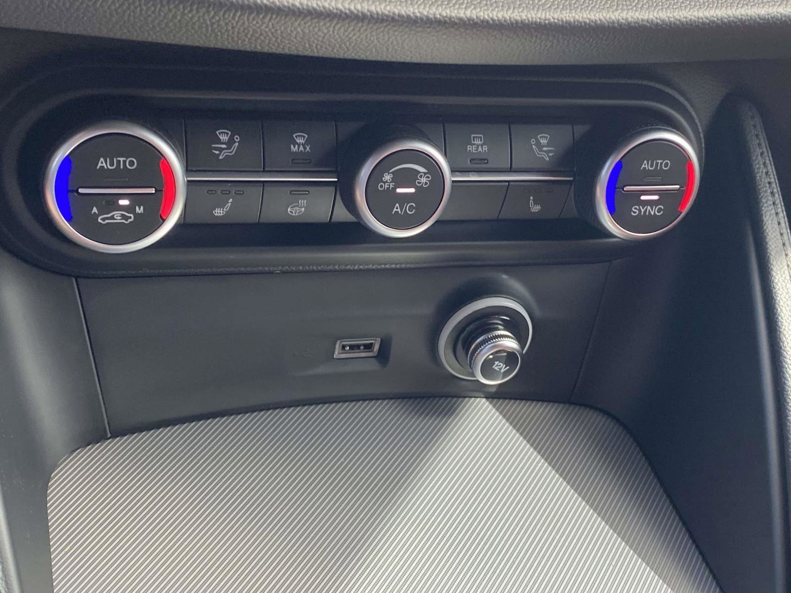 Used 2022 Alfa Romeo Stelvio Veloce image 7