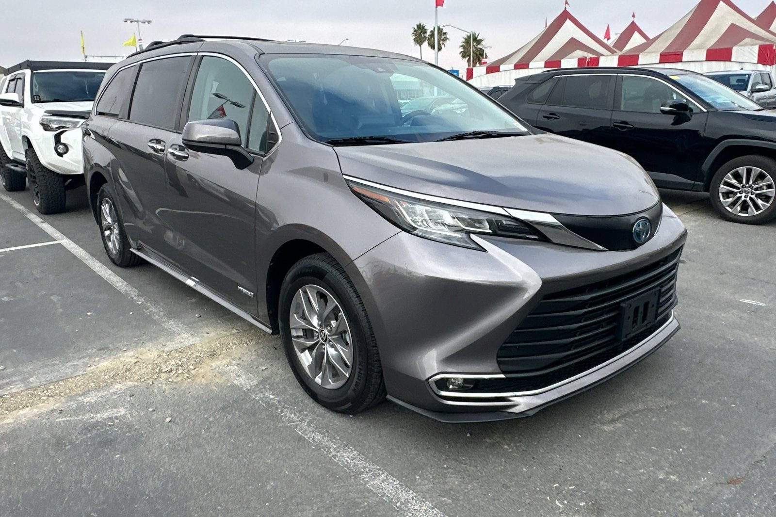 Certified 2021 Toyota Sienna XLE FWD image 2