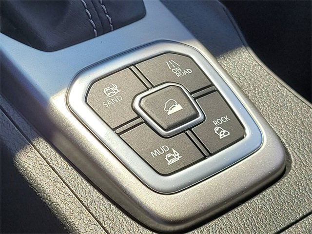 New 2026 Nissan Frontier SV image 18