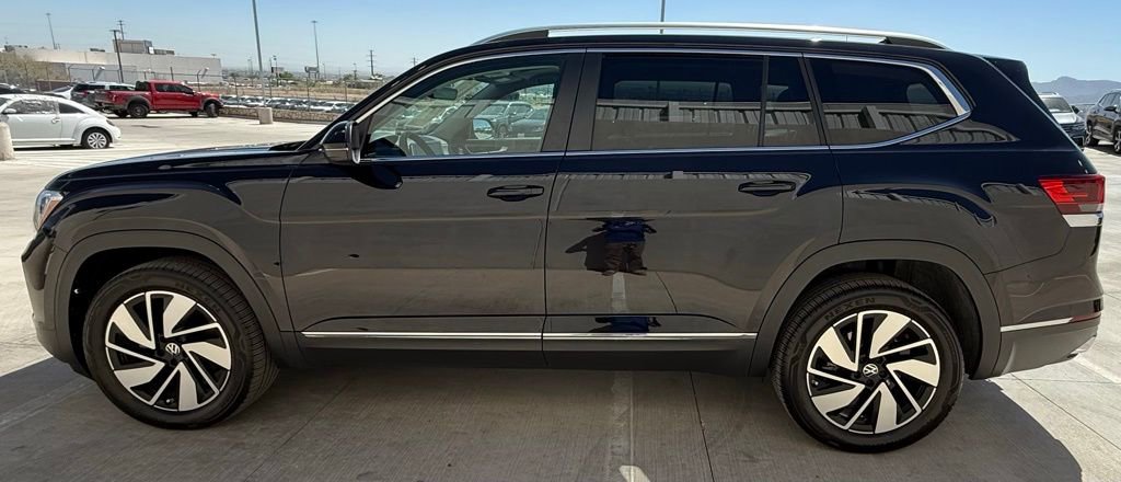 Used 2025 Volkswagen Atlas SEL AWD/4WD image 3