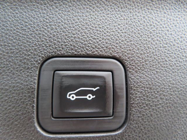 Certified 2025 Chevrolet Suburban Premier image 36