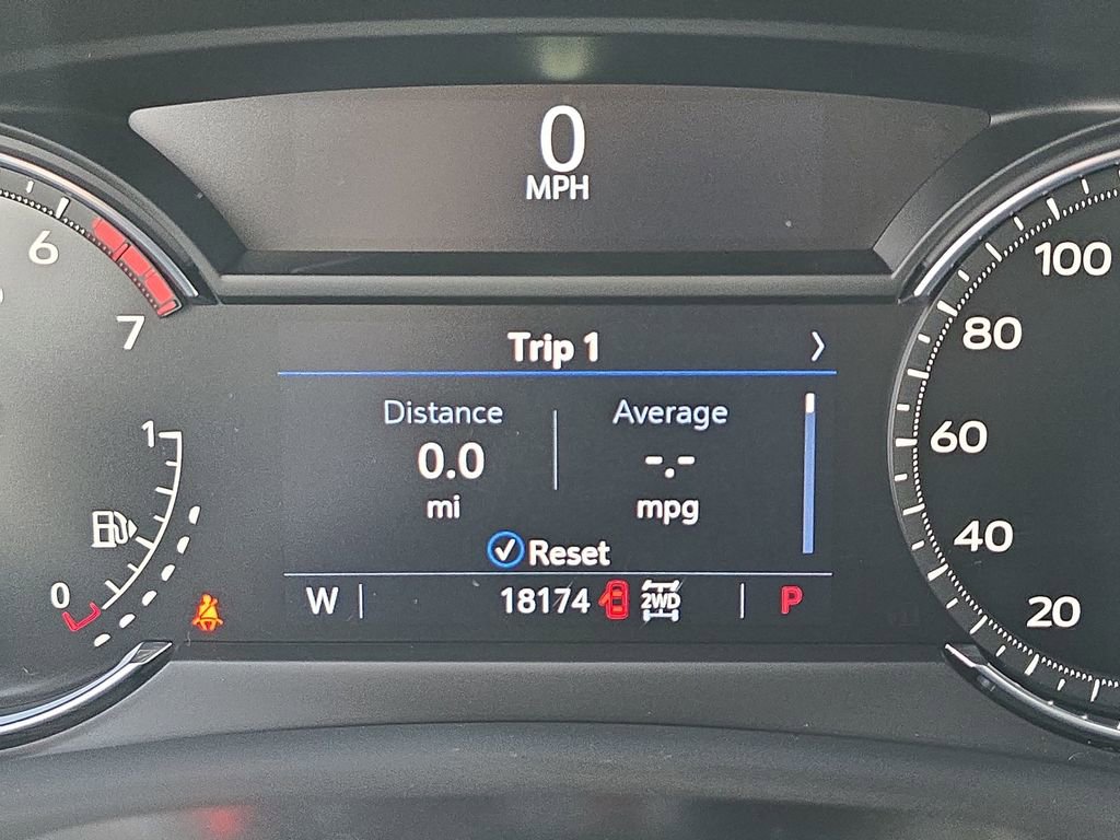 Used 2021 Cadillac XT4 Luxury w/ Cold Weather Package image 13