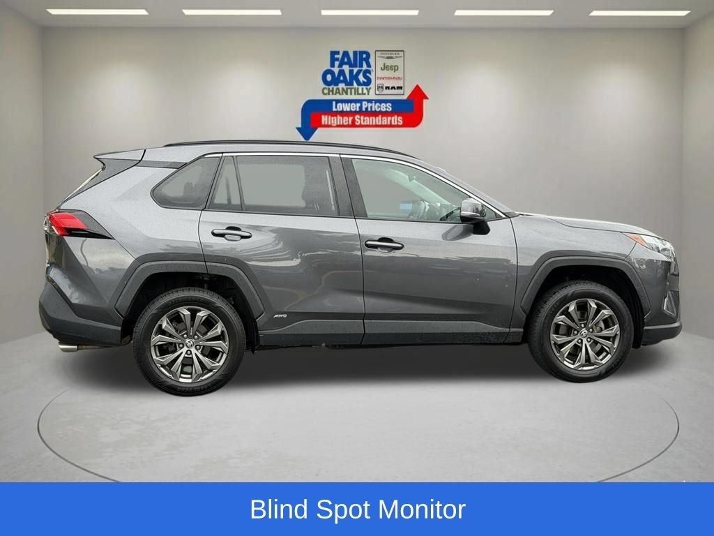 Used 2022 Toyota RAV4 XLE Premium AWD/4WD image 7