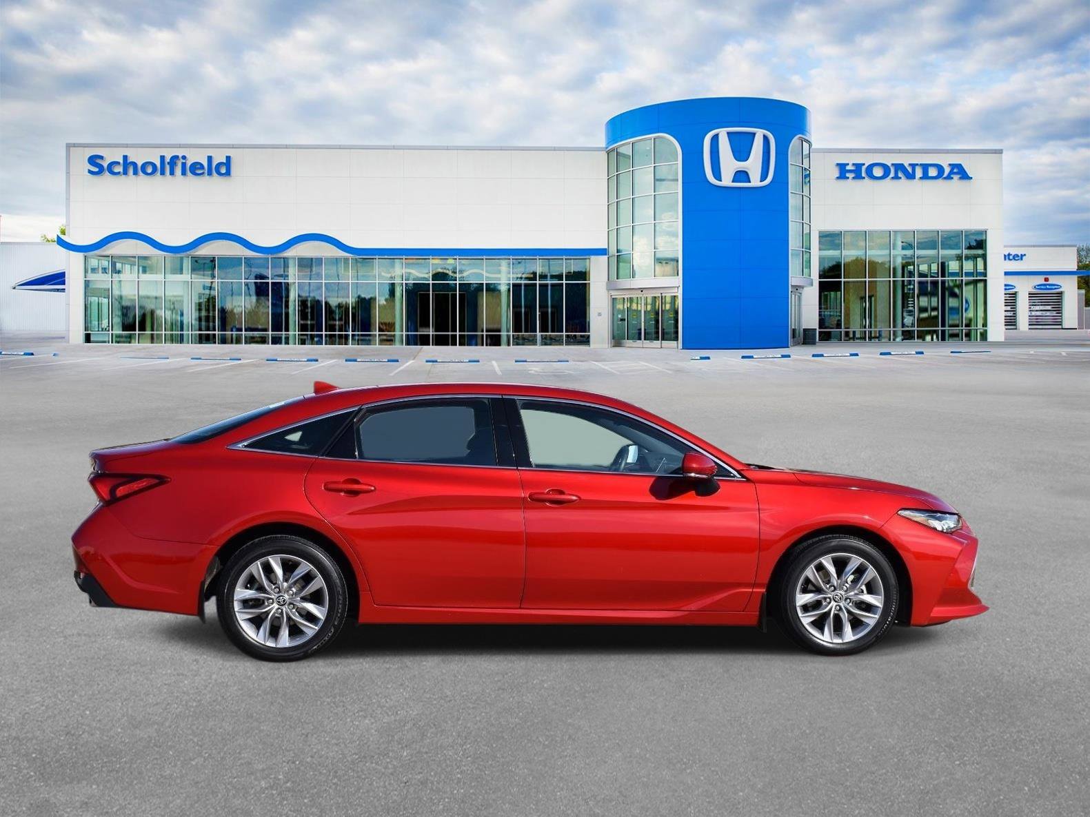 Used 2021 Toyota Avalon XLE image 2