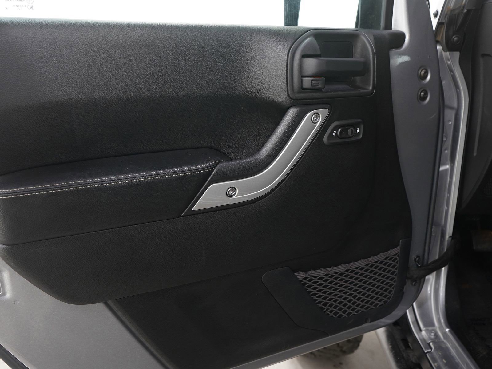 Used 2017 Jeep Wrangler Rubicon AWD/4WD image 14