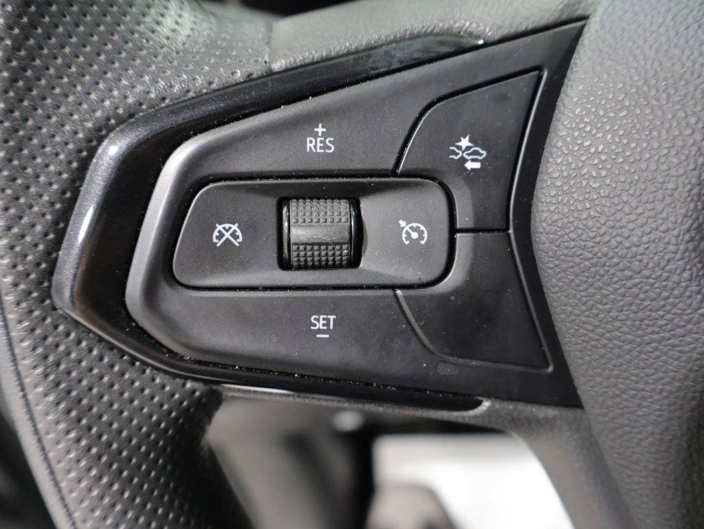 Used 2025 Chevrolet TrailBlazer LT AWD/4WD image 33