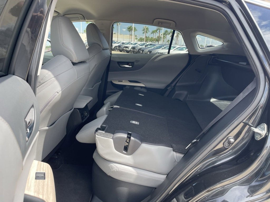 Used 2023 Toyota Venza LE image 18