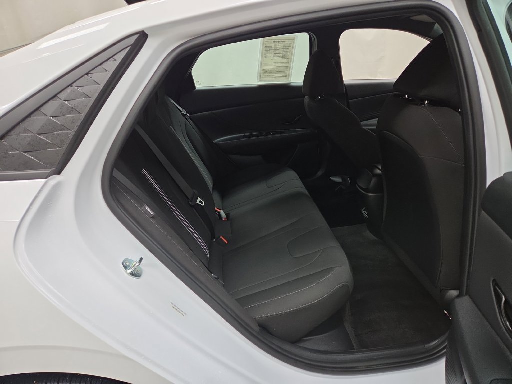 Used 2025 Hyundai Elantra SEL FWD image 9