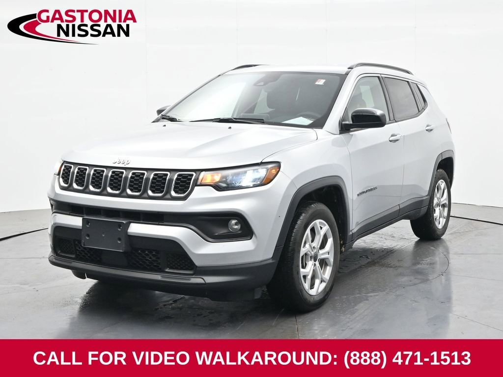 Used 2025 Jeep Compass Latitude AWD/4WD image 1