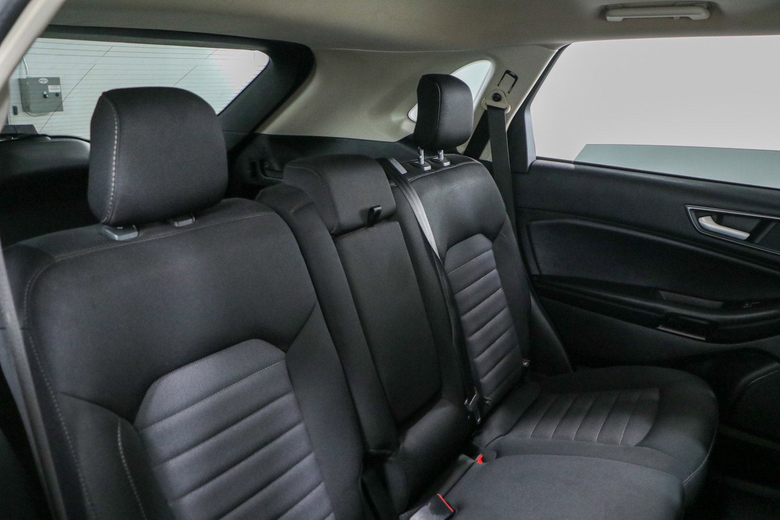 Used 2021 Ford Edge SE image 27