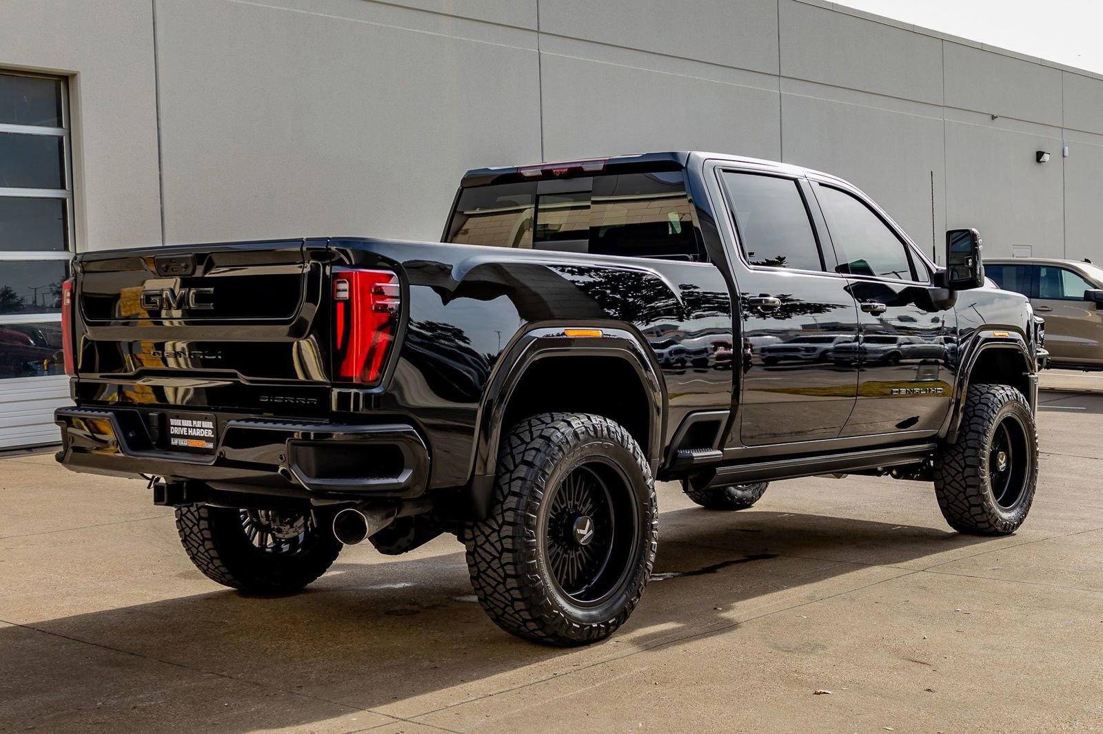 Used 2025 GMC Sierra 2500 Denali Ultimate AWD/4WD image 10