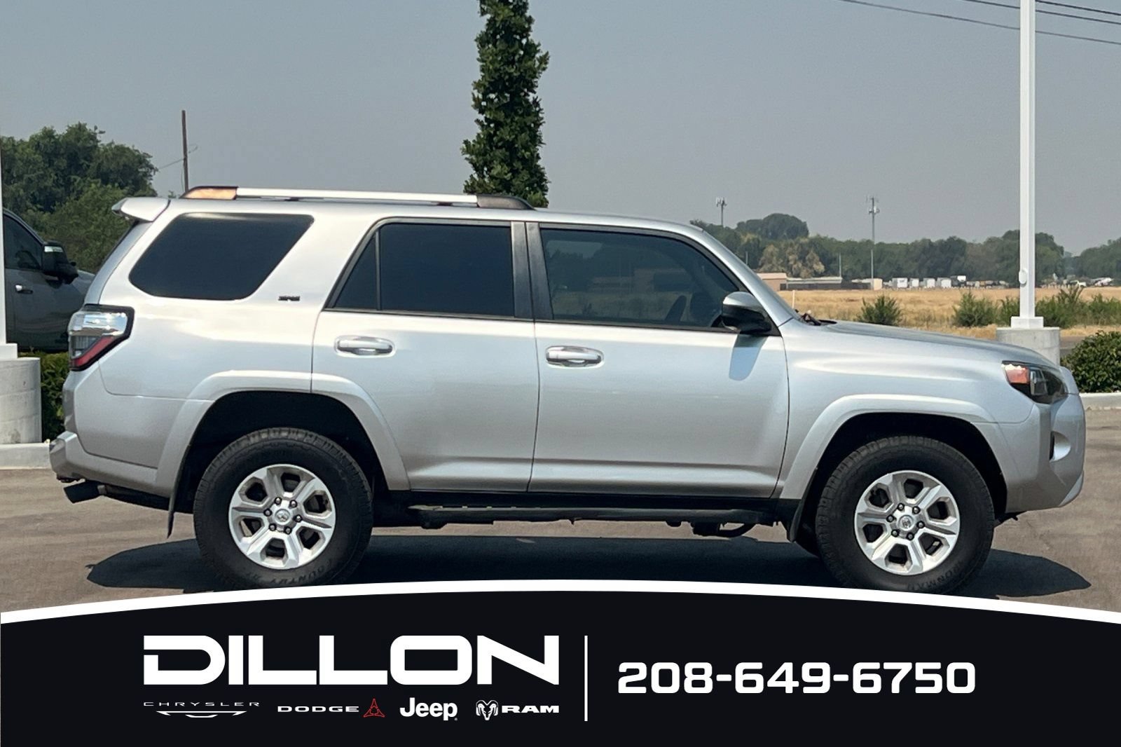 Used 2022 Toyota 4Runner SR5 AWD/4WD image 3