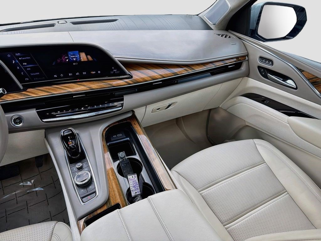 Certified 2023 Cadillac Escalade Sport Platinum w/ LPO, Floor Liner Package AWD/4WD image 28