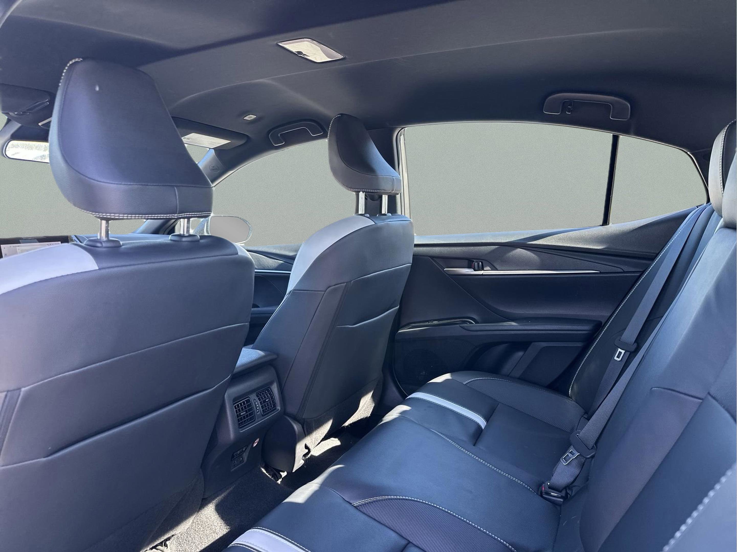 Used 2025 Toyota Camry SE image 17