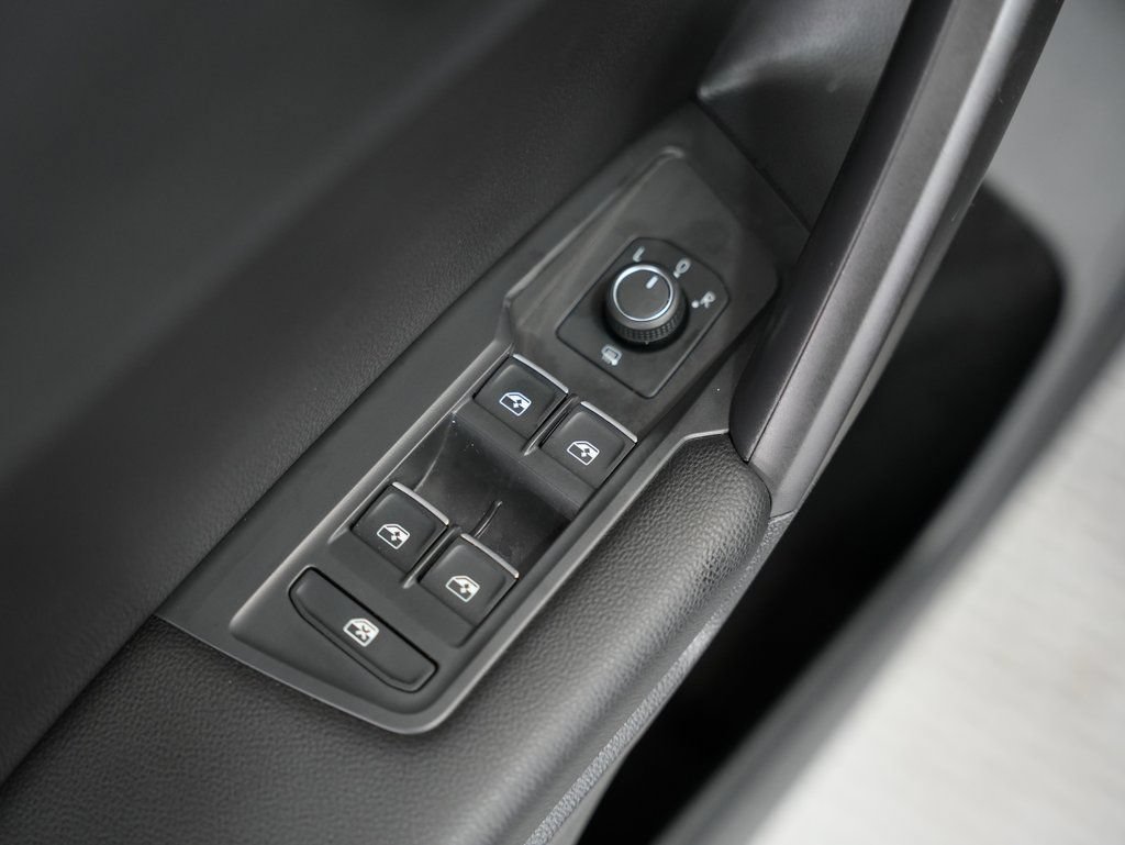 Used 2021 Volkswagen Tiguan SE w/ Panoramic Sunroof Package AWD/4WD image 47