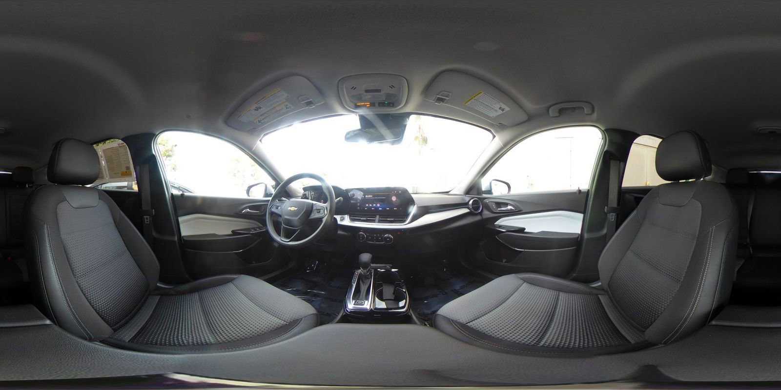 Used 2025 Chevrolet Trax LT image 42