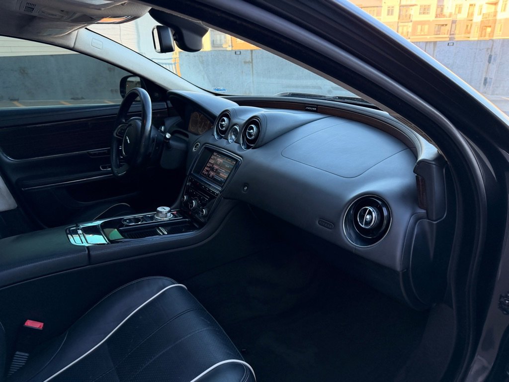Used 2014 Jaguar XJ L Portfolio image 20