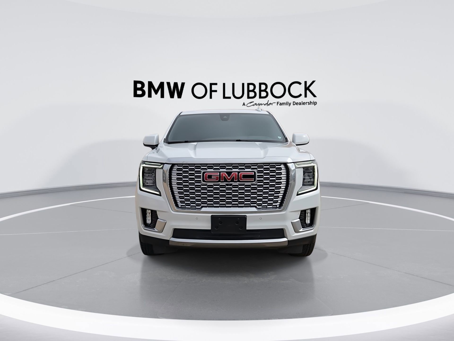 Used 2021 GMC Yukon Denali w/ Advanced Technology Package AWD/4WD image 3