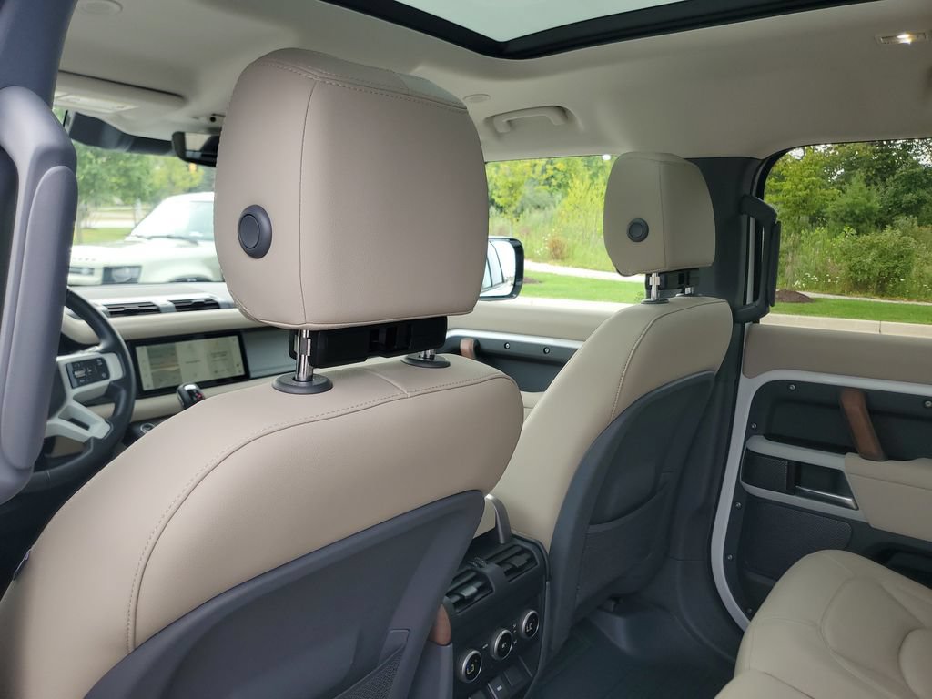 Used 2023 Land Rover Defender 110 S AWD/4WD image 28