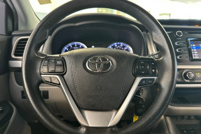 Certified 2019 Toyota Highlander LE FWD image 28