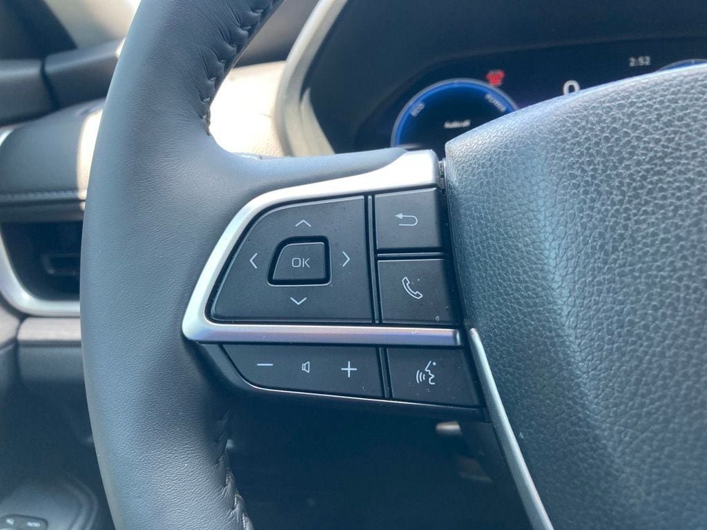 Used 2025 Toyota Grand Highlander AWD Hybrid image 16