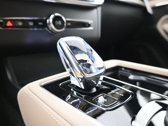 New 2026 Volvo XC90 B6 Plus w/ Protection Package Premier AWD/4WD image 12
