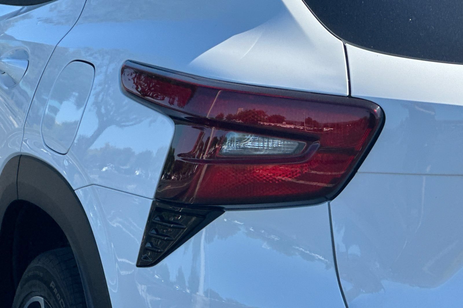 Used 2024 Chevrolet Trax RS w/ Sunroof Package FWD image 45